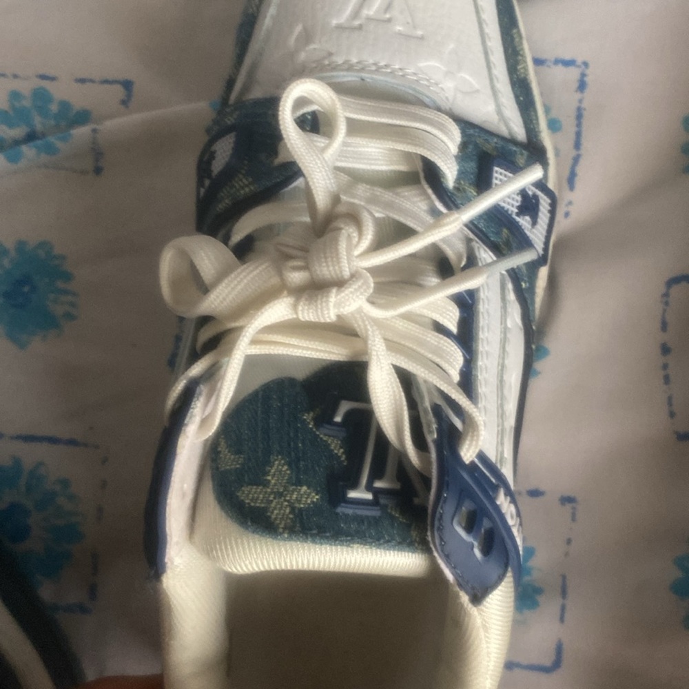 Louis Vuitton trainers - Picture 2 of 8